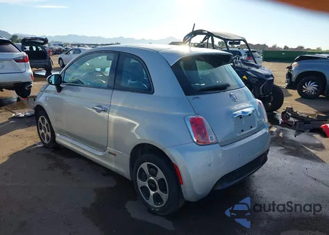 2014 Fiat 500E Battery Electric z USA, uszkodzony, nr VIN 3C3CFFGEXET244835